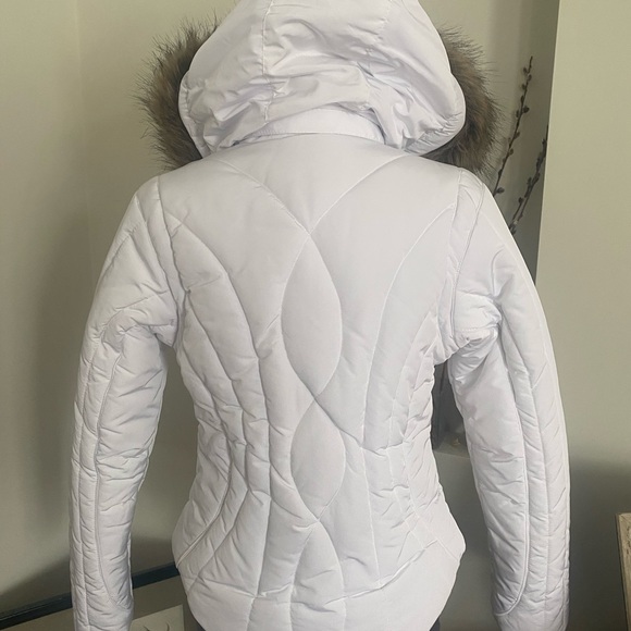 COPY - - Obermeyer, white quilted ski jacket, size 4 NO SIGNS OF WEAR - Picture 3 of 7